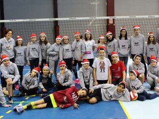 La escuela de voleibol del colegio Dulce Chacón - AD Cáceres voleibol se despiden hasta después de las fiestas navideñas