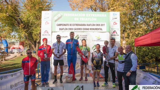 Antonio Cerezo y María Remedios Mendoza suben a lo más alto del podio en el Duatlón Cros Cáceres