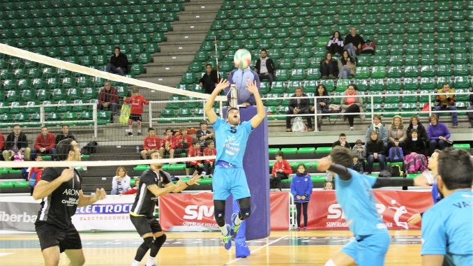 Contundente derrota del Electrocash Extremadura CCPH sobre Arona Paradise Park por 3-0