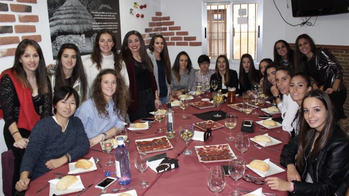 El Santa Teresa Badajoz despide el año con pádel y la comida navideña