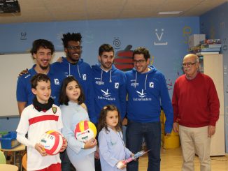 El equipo del Electrocash Extremaura CCPH visita la planta de pediatría del Hospital S.Pedro de Alcántara