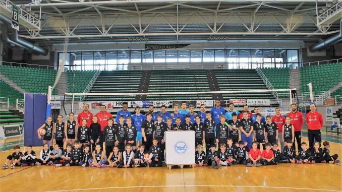 Jornada solidaria de Voleibol el pasado sábado a favor del Banco de Alimentos de Cáceres