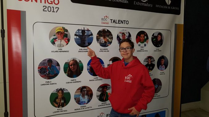 Guillermo Gracia Núñez recibe la Beca Contigo Talento de la fundación jóvenes y deportes