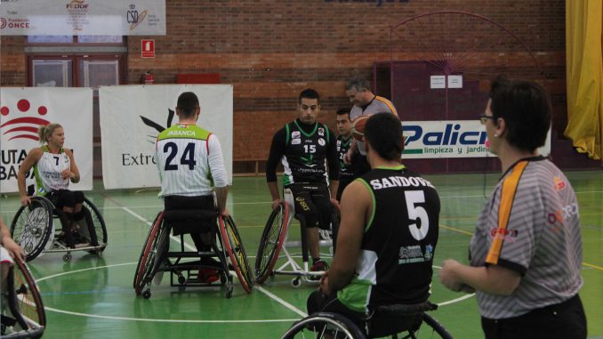 Un gran Mideba Extremadura pelea hasta el final ante CD AMFIV Vigo