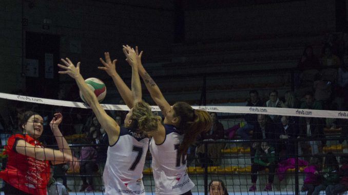 El Extremadura Arroyo ajusta cuentas con Torrelavega y enfila el asalto al cuarto puesto