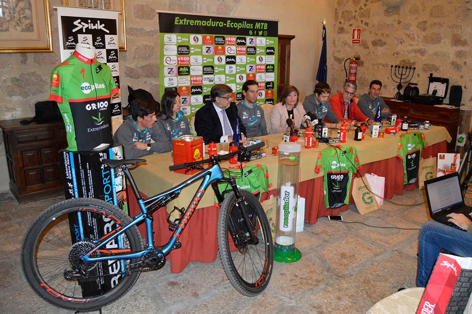 Se presentó en sociedad el Extremadura-Ecopilas MTB en el Parador de Plasencia Se presentó en sociedad el Extremadura-Ecopilas MTB en el Parador de Plasencia