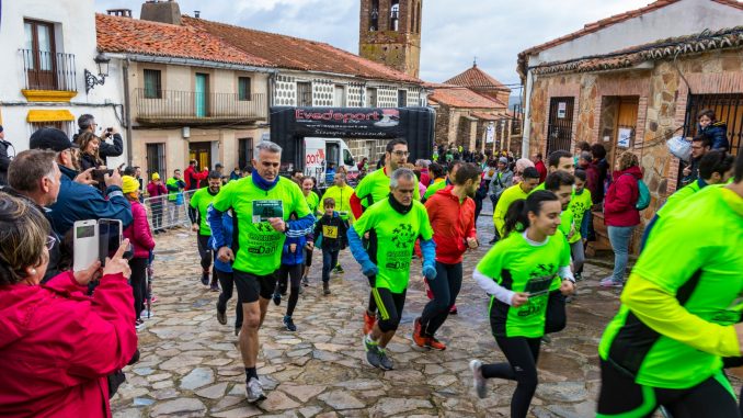 Elena Ayuso, partícipe en una fiesta lúdica, solidaria y deportiva en Helechosa de los Montes