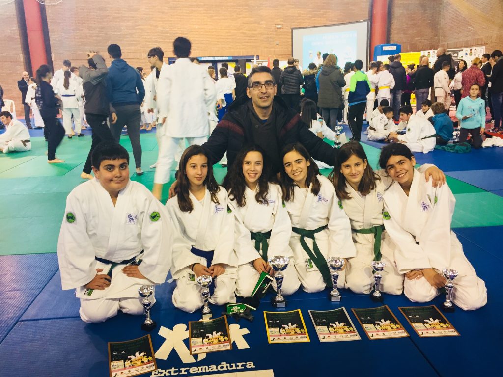 Excelentes resultados del Club Don Benito de Judo en el Campeonato de Extremadura Infantil y Cadete Judex de Judo (2) Excelentes resultados del Club Don Benito de Judo en el Campeonato de Extremadura Infantil y Cadete Judex de Judo (2)