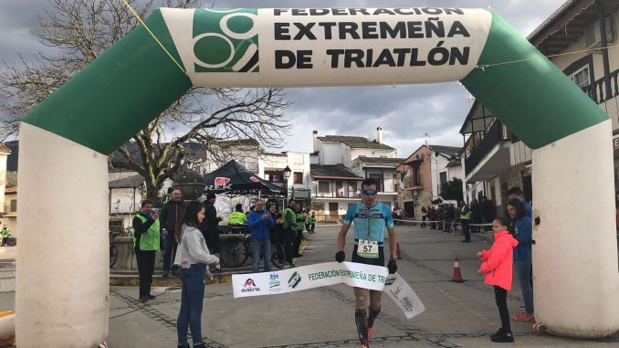 Marina Moreno y Mario Sáez ganan el III Duatlón Cros Las 3 Mentiras