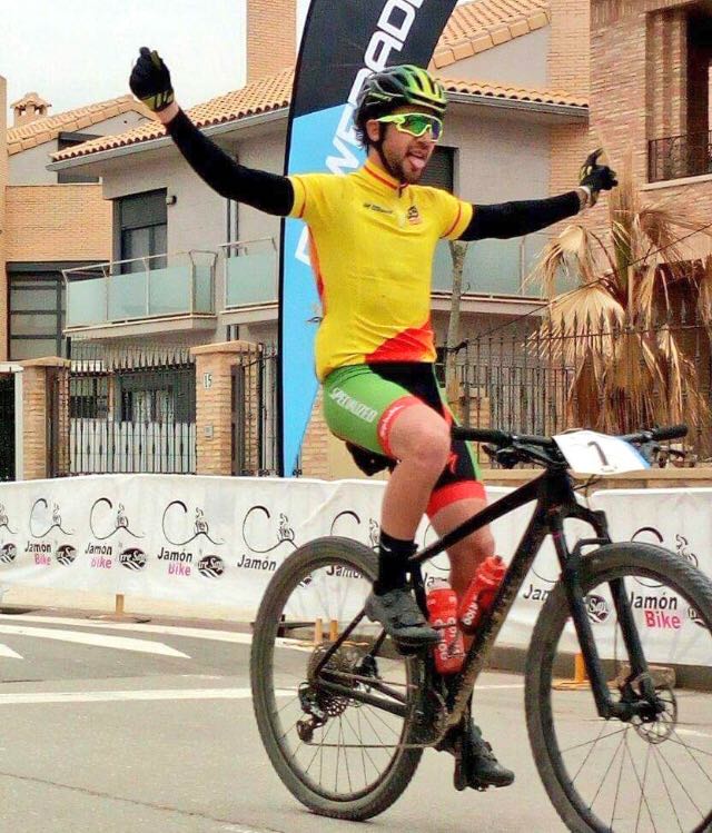 Dani Carreño gana con claridad la 7ª Jamón Bike by Aire Sano y es más líder del Open de España Ultramaratón