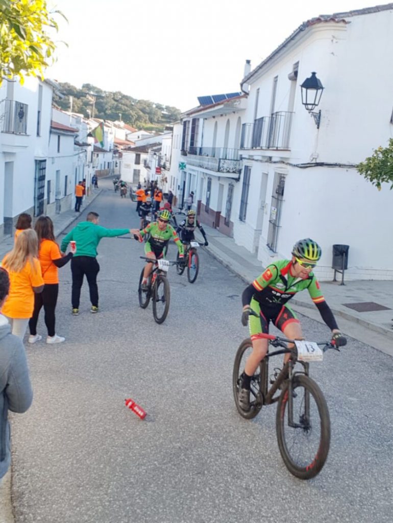 Susana Alonso y Manu Cordero Campeones de España de Ultramaratón 