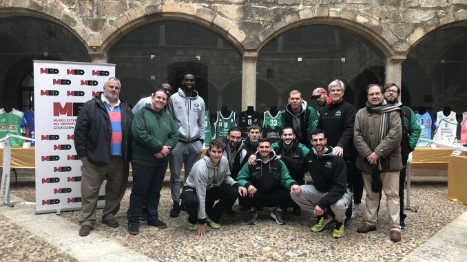 El CáceresBasket visita el Museo Extremeño del Deporte