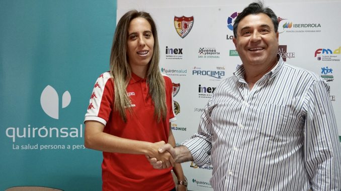 El Santa Teresa Badajoz despega de nuevo con Estefa como abanderada