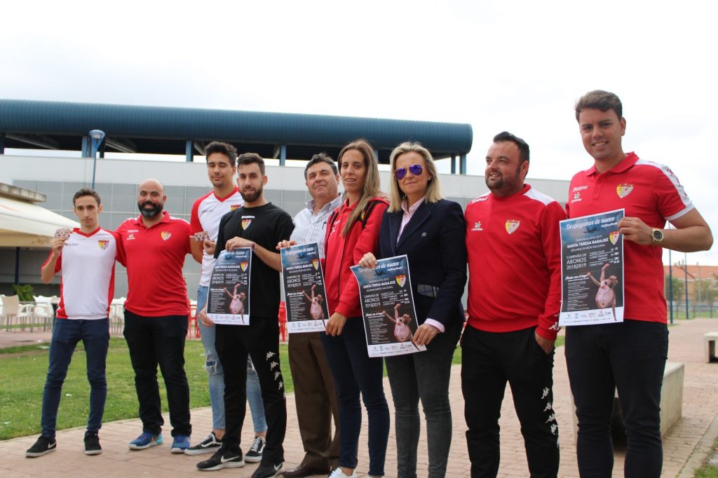 El Santa Teresa Badajoz despega de nuevo con Estefa como abanderada