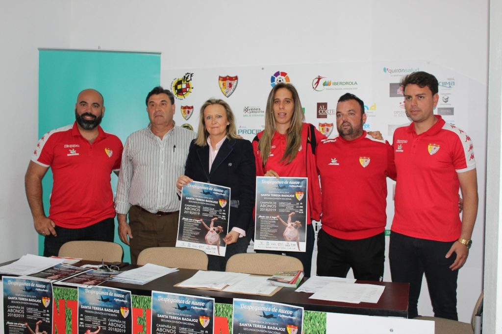 El Santa Teresa Badajoz despega de nuevo con Estefa como abanderada