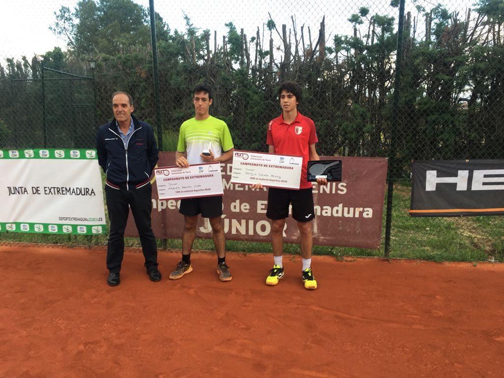 Ana Morgado y Sergio Dávila Campeones de Extremadura Junior de Tenis