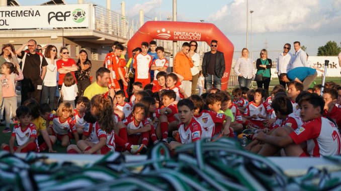Despedida de la temporada del Santa Teresa Badajoz por todo lo alto con partidos, diversión y reconocimiento
