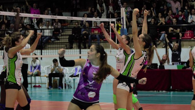 El Extremadura Arroyo renueva a Bea Gómez y María Carrero