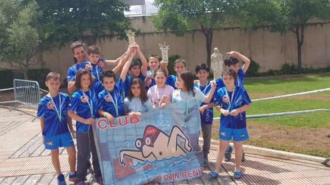 Los benjamines del Club Salvamento Tiendas Pavo Don Benito Campeones de Extremadura
