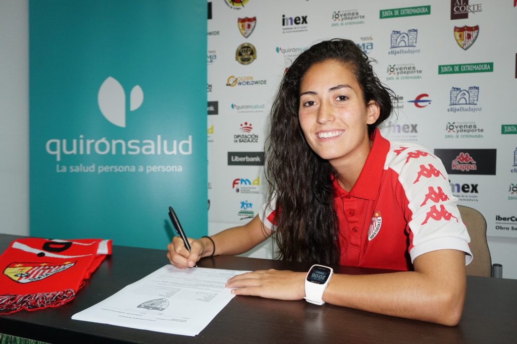 Nayadet López y el Santa Teresa Badajoz renuevan el contrato Nayadet López y el Santa Teresa Badajoz renuevan el contrato