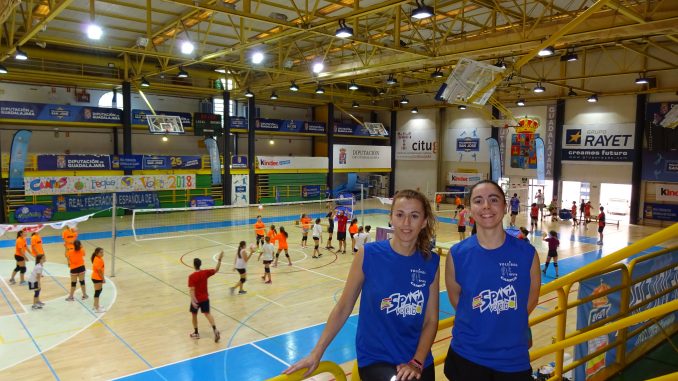 Judith Pérez y Carmen Castaño, en el cuerpo técnico de la Española para formar a los más pequeños