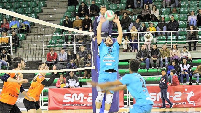 A.D Cáceres y Extremadura Hotel Río Badajoz abren la Superliga2 masculina de Voleibol