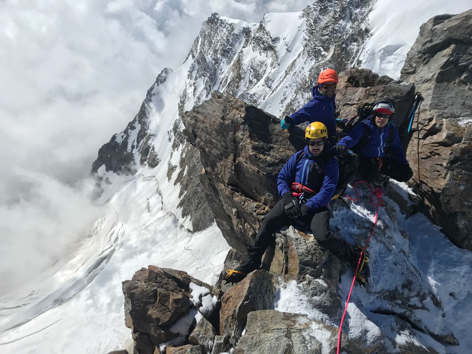 Javier García Pajares hace cumbre en siete picos de +4.000MTS en los Alpes Javier García Pajares hace cumbre en siete picos de +4.000MTS en los Alpes
