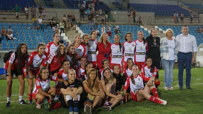El Sevilla FC se impone en el VIII Memorial Félix Salazar de presentación