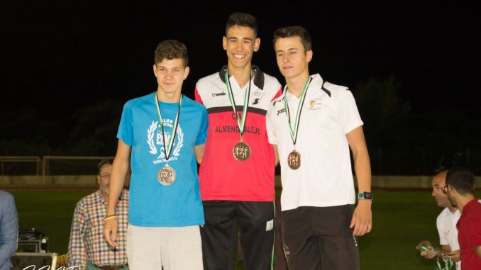 Gerad Milian Escobar y Ángel Aparicio Velarde Subcampeones de Extremadura de Milla en pista