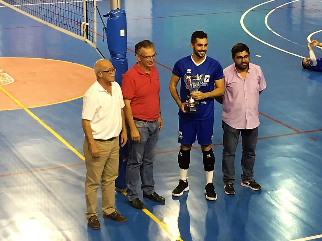 El Extremadura Cáceres PH levanta el Trofeo Diputaciones de Voleibol El Extremadura Cáceres PH levanta el Trofeo Diputaciones de Voleibol