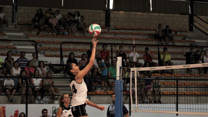 El Extremadura Arroyo no puede frenar al líder Torrelavega y pierde por un claro 3-0