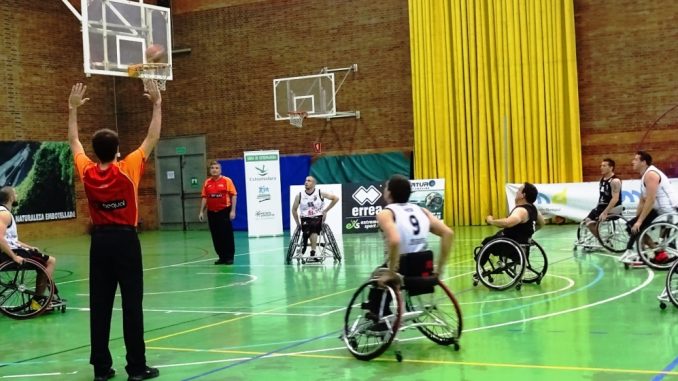 El Mideba Extremadura consigue la primera victoria a base de luchar