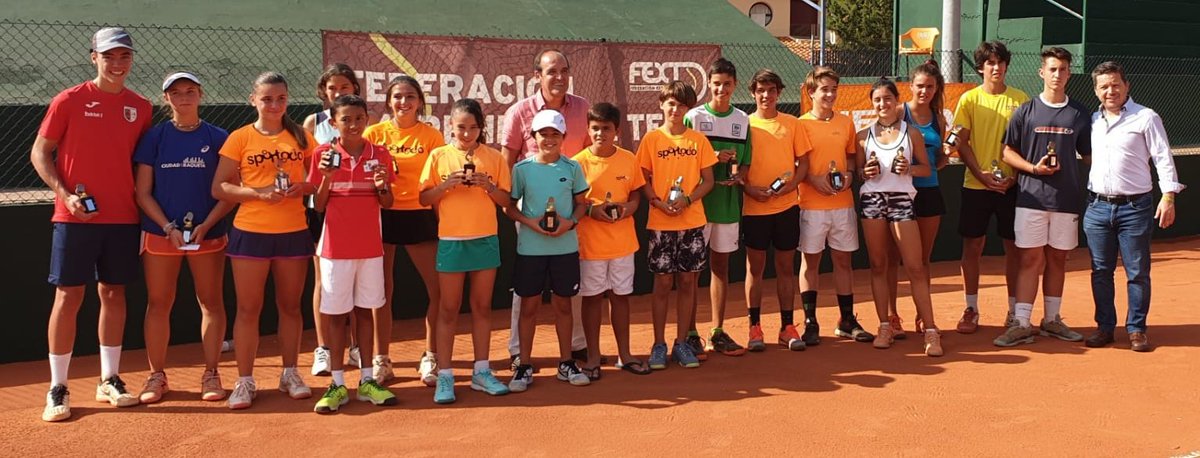 Las pistas del Club Cabezarrubia de CÁCERES acogieron la Copa Máster 2018