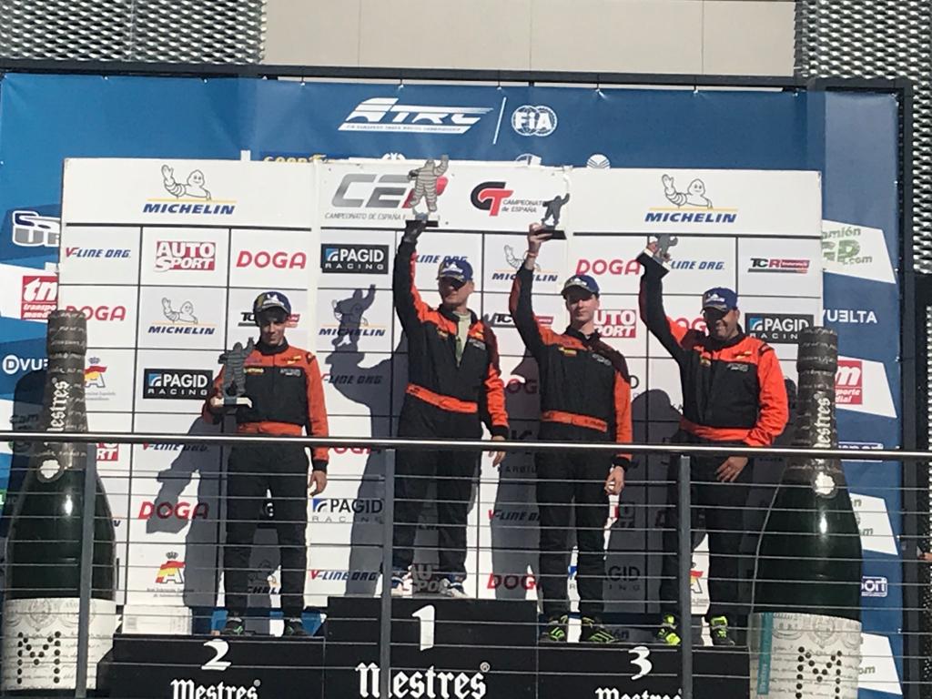 El joven piloto chinato Miguel Grande del Extremadura Rallye Team consiguió en el circuito del Jarama en Madrid su mejor resultado dentro del Campeonato de España de Resistencia El joven piloto chinato Miguel Grande del Extremadura Rallye Team consiguió en el circuito del Jarama en Madrid su mejor resultado dentro del Campeonato de España de Resistencia