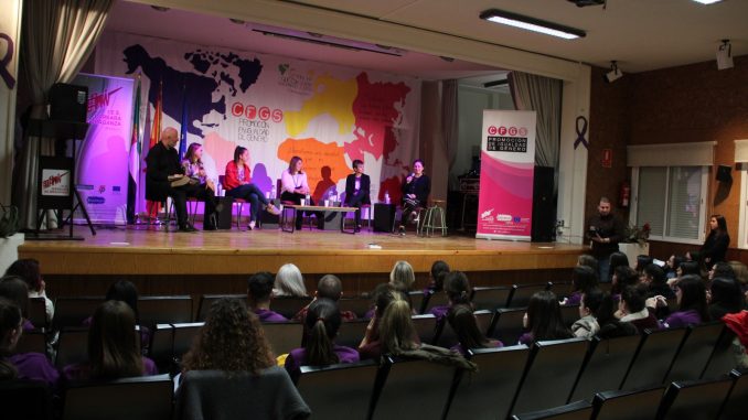 Elena Ayuso, presente en la inauguración del curso Promoción de la Igualdad de Género en el IES Bárbara de Braganza