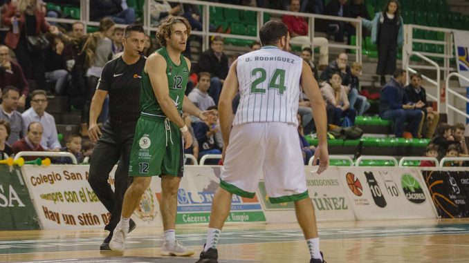 El Cáceres no se rinde ante un victorioso Real Betis Energía Plus