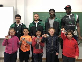Emocionante visita del Cáceres al Colegio Extremadura