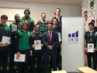 Los jugadores del Cáceres buscan un futuro financiero asegurado con OVB