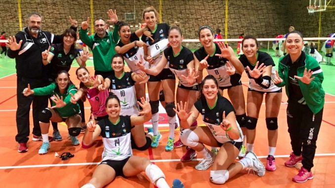 El Extremadura Arroyo se sirve una Copa y el liderato a costa de lograr su sexto triunfo consecutivo, 0-3 ante Xuvenil Teis