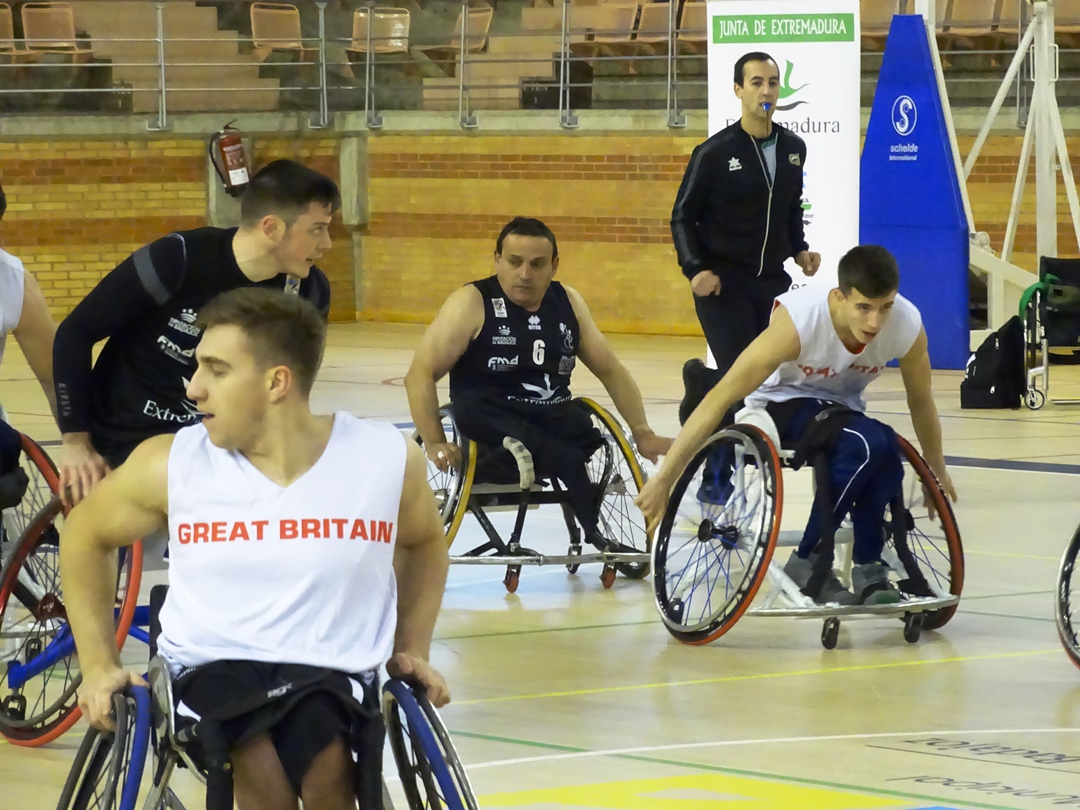 Experiencia positiva para el Mideba Extremadura con la selección británica Experiencia positiva para el Mideba Extremadura con la selección británica
