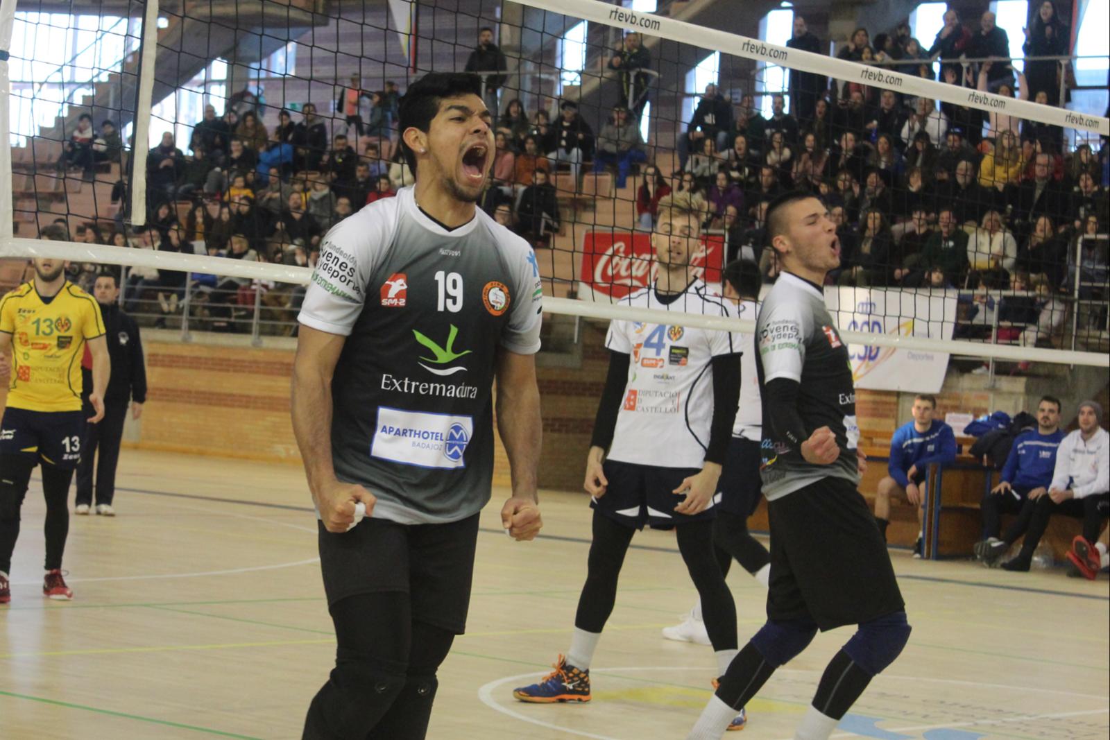 Mediterráneo Castellón, primer semifinalista tras vencer a un Extremadura Aparthotel MM Badajoz muy arropado