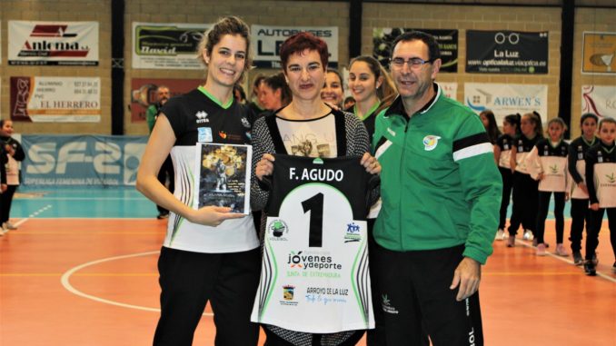 Fátima Agudo da esplendor a la fiesta de la cantera del Extremadura Arroyo
