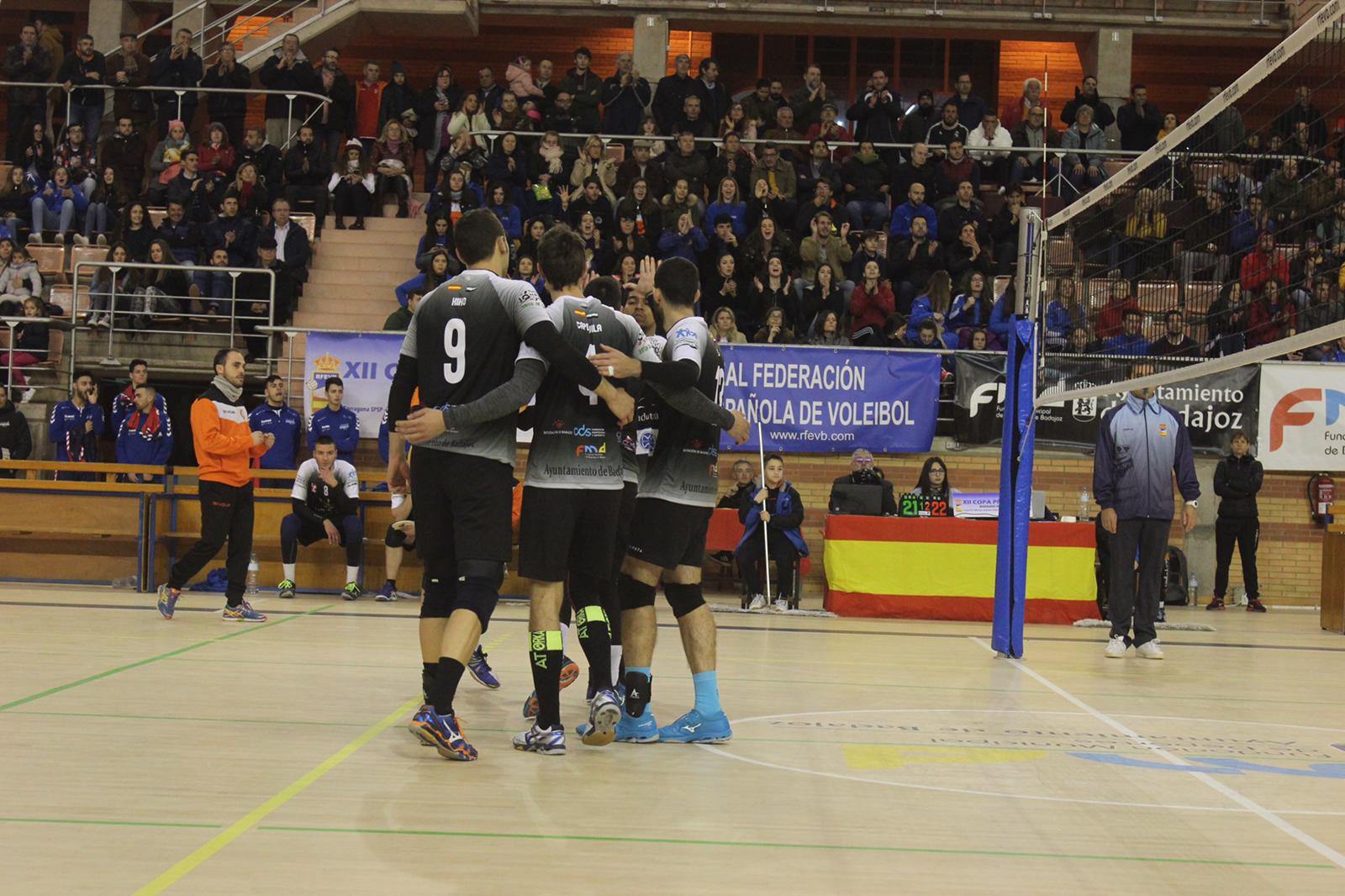 Mediterráneo Castellón, primer semifinalista tras vencer a un Extremadura Aparthotel MM Badajoz muy arropado