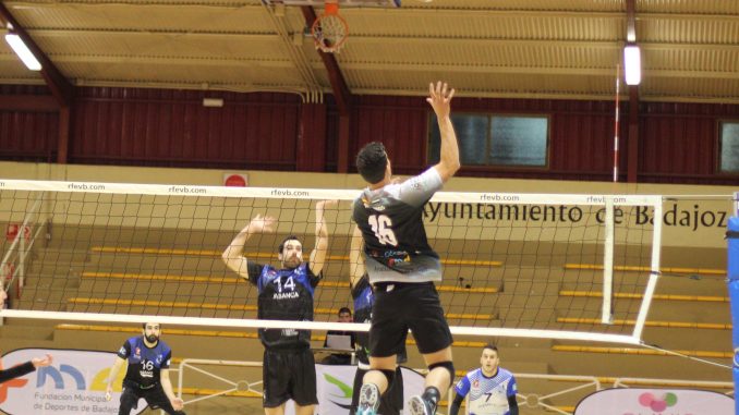 Gran victoria de un gran Extremadura AparthotelMM Badajoz ante Calasancias