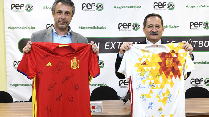 La Federación Extremeña de Fútbol y la Fundación Ícaro dan un nuevo impulso a su proyecto solidario de ayuda a la oncología infantil