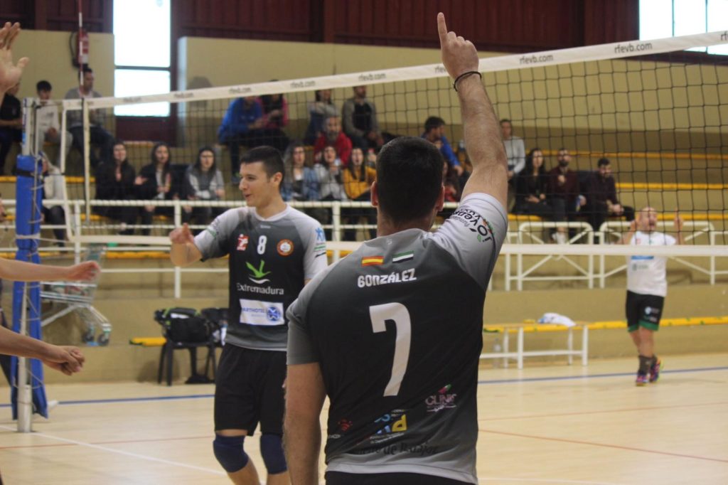 El Extremadura Aparthotel MM Badajoz derrota a Vitaldent Santiago CV Bruxas en el tie-break