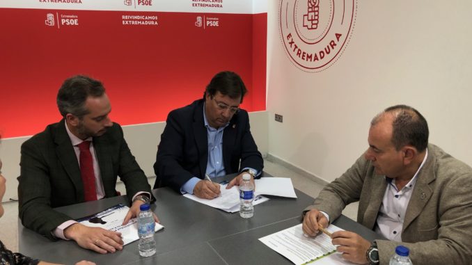 El PSOE firma el ‘Decálogo por la Caza’ planteado por la Federación Extremeña