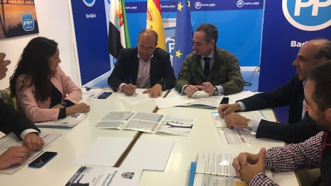 El PP firma el ‘Decálogo por la Caza’ planteado por la Federación Extremeña
