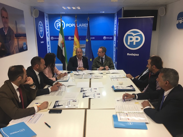 El PP firma el ‘Decálogo por la Caza’ planteado por la Federación Extremeña 