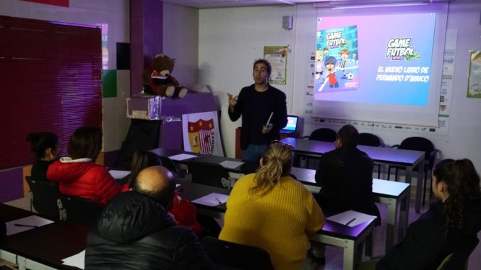 El exfutbolista Fernando D'Amico presenta su libro y metodología Game Fútbol a la cantera del Santa Teresa